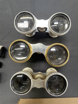 Lot 28 - Mother of pearl opera glasses.