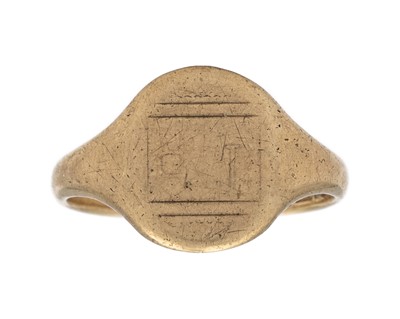 Lot 172 - A 9k gold signet ring.