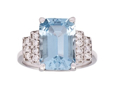 Lot 120 - An Art Deco-style 18k white gold aquamarine and diamond set ring.
