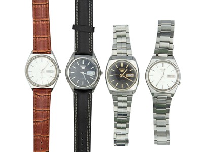 Lot 1205 - SEIKO - A selection of four '5' stainless steel automatic gentleman's wristwatches.