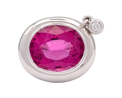 Lot 185 - An impressive intense pink tourmaline and suspended diamond dress ring in 18k white gold.