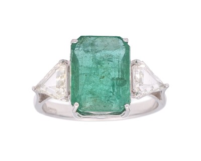 Lot 189 - An 18k white gold emerald and diamond set ring.