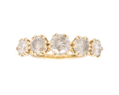 Lot 195 - An 18k gold five-stone graduated diamond ring.