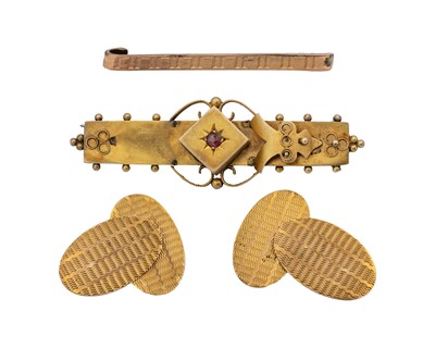 Lot 199 - A selection of 9k gold jewellery items.