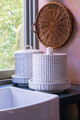 Lot 35 - A Copeland white glazed cheese dome and stand.