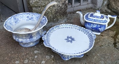 Lot 96 - A blue and white pottery comport.