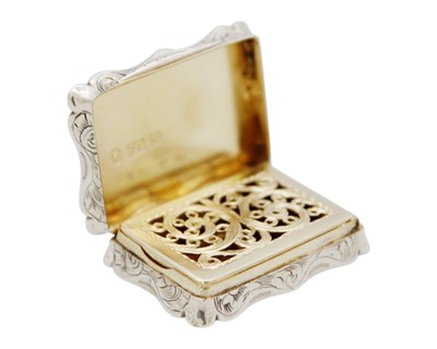 Lot 181 - An early Victorian silver vinaigrette by Edward Smith.