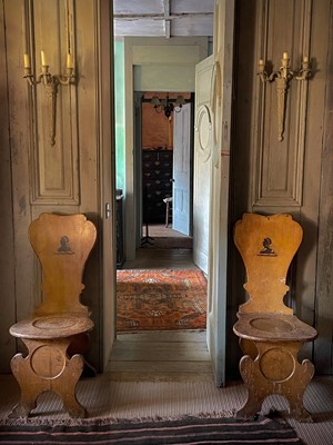 Lot 159 - sgabello Hall Chairs