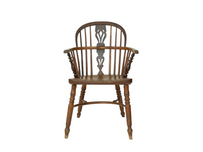 Lot 902 - An ash and elm Windsor chair.