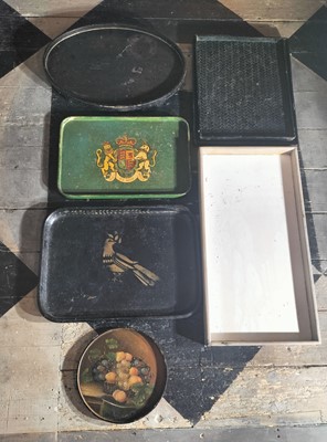 Lot 208 - Trays