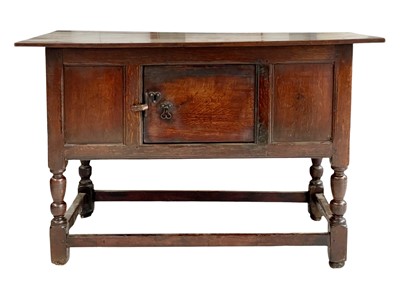 Lot 885 - An oak counter table.