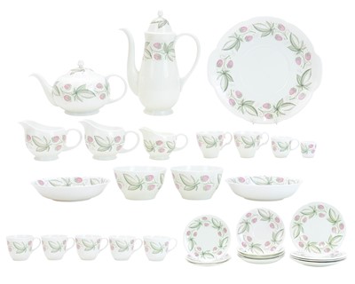 Lot 262 - 'Wild Strawberry' and 'Glen Mist' Susie Cooper ceramics.