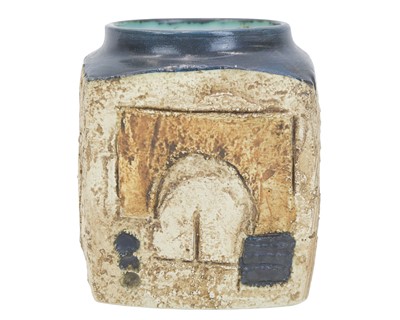Lot 231 - A Troika marmalade pot.