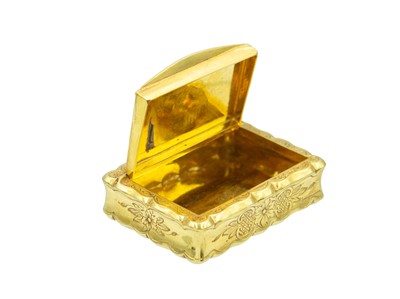 Lot 3 - A good 19th-century high-purity gold snuff box.