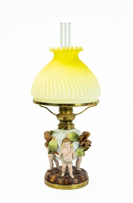 Lot 307 - An early 20th century Continental porcelain oil lamp.
