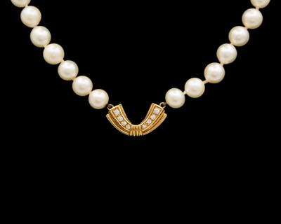 Lot 67 - A cultured pearl necklace strung to high-purity gold and diamond clasp.