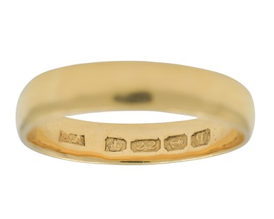 Lot 25 - A 22k gold band ring.