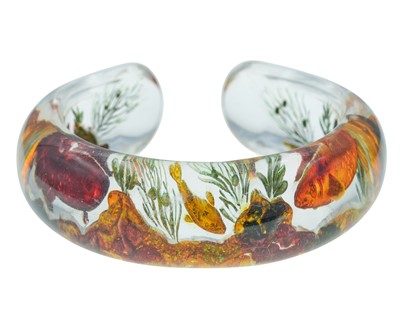 Lot 22 - DUNHILL AQUARIUM BANGLE - A fishbowl bangle attributed to Ben Shillingford.