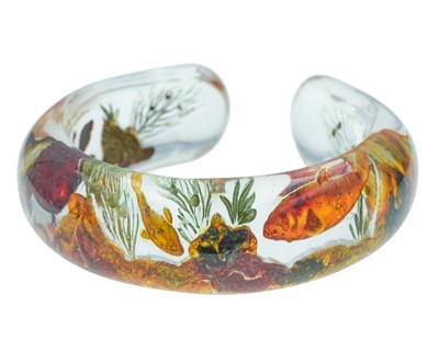 Lot 22 - DUNHILL AQUARIUM BANGLE - A fishbowl bangle attributed to Ben Shillingford.