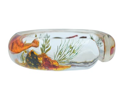 Lot 22 - DUNHILL AQUARIUM BANGLE - A fishbowl bangle attributed to Ben Shillingford.