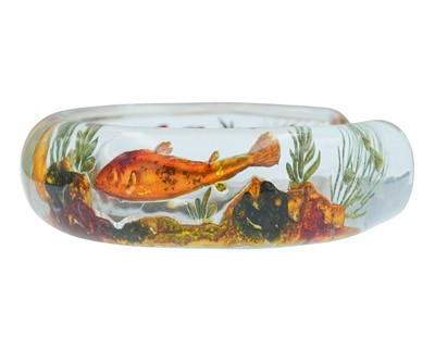 Lot 22 - DUNHILL AQUARIUM BANGLE - A fishbowl bangle attributed to Ben Shillingford.