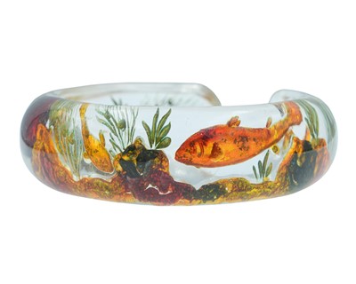 Lot 22 - DUNHILL AQUARIUM BANGLE - A fishbowl bangle attributed to Ben Shillingford.