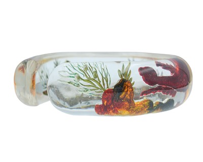 Lot 22 - DUNHILL AQUARIUM BANGLE - A fishbowl bangle attributed to Ben Shillingford.