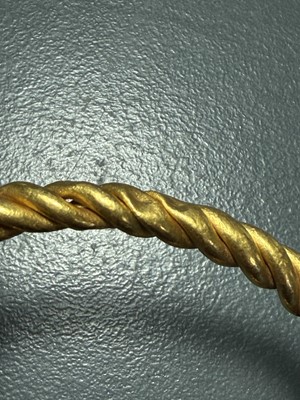 Lot 31 - A high-purity gold hollow twist bangle.