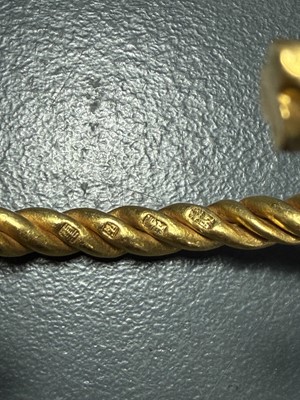 Lot 31 - A high-purity gold hollow twist bangle.