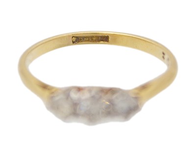 Lot 32 - An 18k gold three-stone diamond ring.