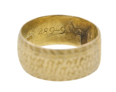 Lot 23 - A 9k gold wide engraved band ring.