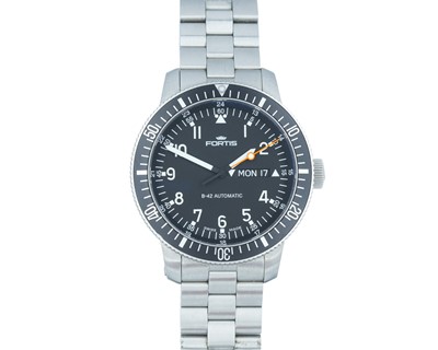 Lot 634 - FORTIS - A B-42 Official Cosmonauts Automatic stainless steel gentleman's bracelet wristwatch.
