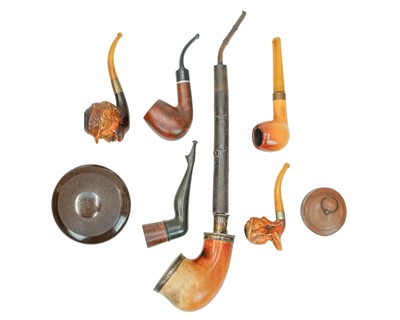 Lot 60 - A small collection of pipes.
