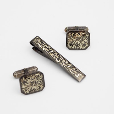 Lot 29 - A 'sterling 950' silver niello tie clip and pair of cuff links set.