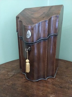 Lot 85 - Knife box