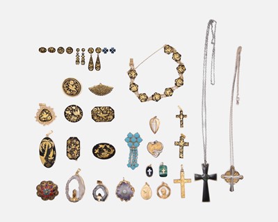 Lot 102 - A selection of costume jewellery including silver.