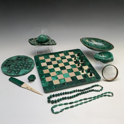 Lot 53 - A malachite and white hardstone chess board,...