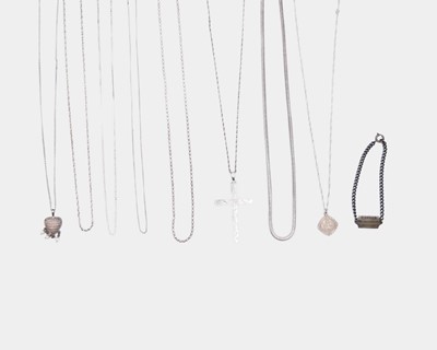 Lot 88 - A selection of 925 silver chains, some with pendants.