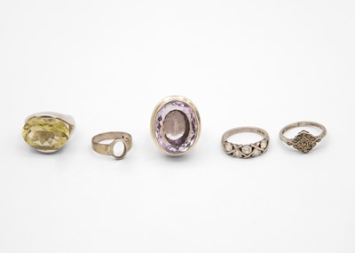 Lot 85 - A selection of five silver rings.