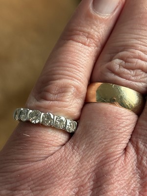 Lot 65 - A good platinum 4.00ct diamond set full eternity ring.
