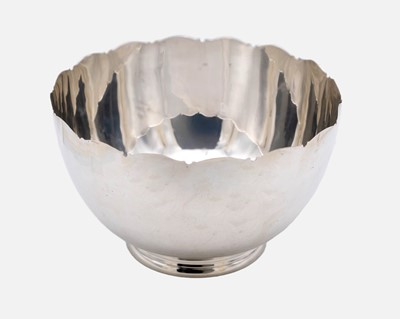 Lot 144 - An Irish silver bowl by Royal Irish Silver Co.