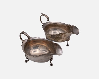 Lot 150 - A pair of Edwardian silver sauce-boats by George Unite.
