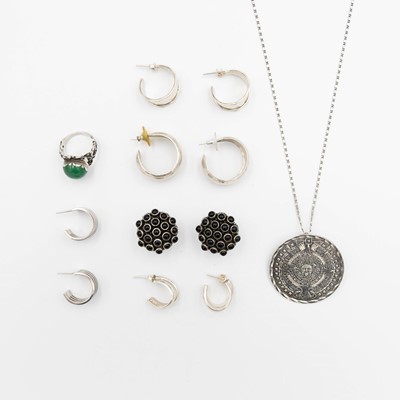 Lot 32 - A collection of silver jewellery.