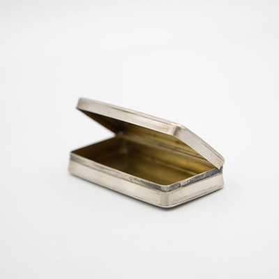 Lot 169 - A nineteenth-century continental snuff box.