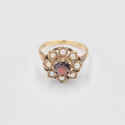 Lot 59 - A 9k garnet and split pearl set cluster ring.