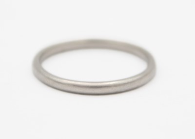 Lot 65 - A platinum band ring.