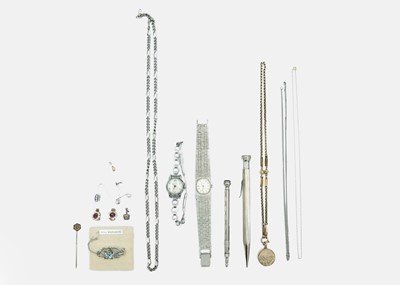 Lot 24 - A selection of jewellery.