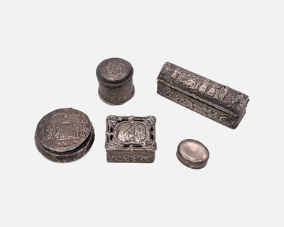 Lot 221 - A silver trinket box by William Comyns & Sons.
