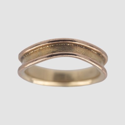Lot 54 - LES GRIMSHAW - A 9k rose gold band ring.