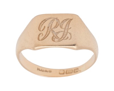 Lot 46 - An 18k hallmarked gold gentleman's signet ring.